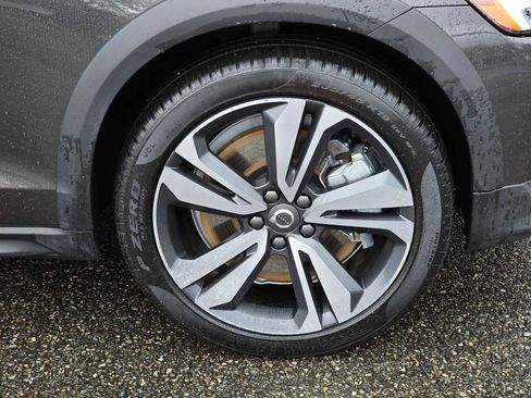Certified 2025 Volvo V60 B5 Cross Country Plus AWD/4WD image 10