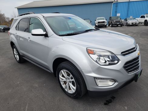 Used 2017 Chevrolet Equinox LT w/ Convenience Package image 2