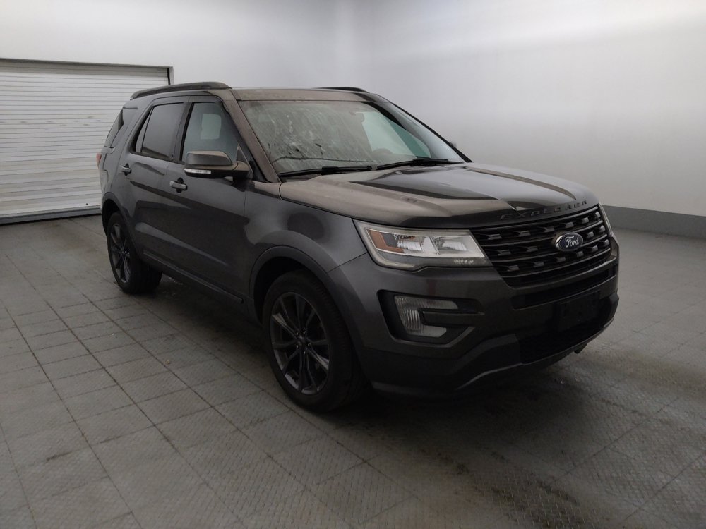 Used 2017 Ford Explorer XLT w/ Equipment Group 202A AWD/4WD image 13