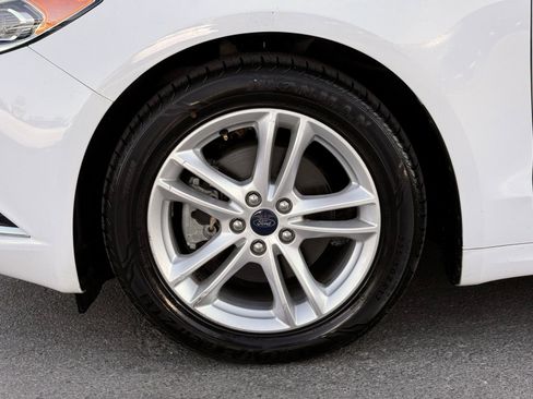 Used 2018 Ford Fusion SE w/ Equipment Group 602A FWD image 11