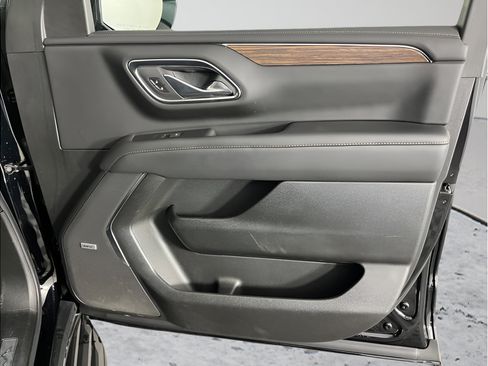 Used 2023 Chevrolet Suburban High Country w/ Advanced Technology Package AWD/4WD image 16
