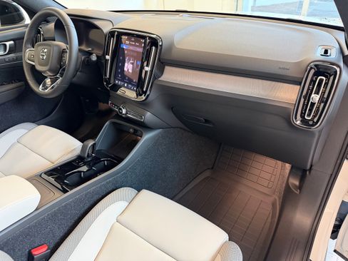 New 2026 Volvo EX40 Plus w/ Climate Package image 28