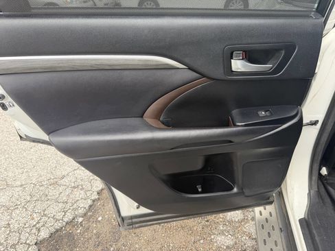 Used 2017 Toyota Highlander Limited Platinum FWD image 14