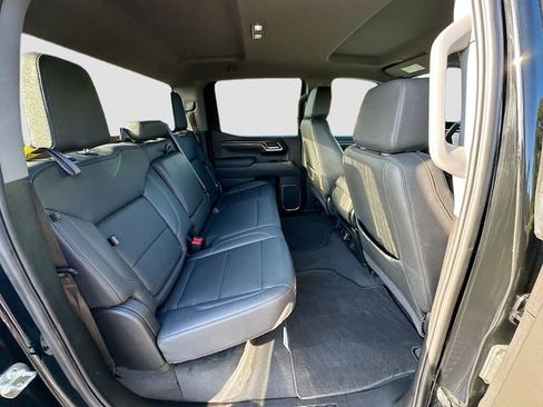 Used 2025 GMC Sierra 1500 SLT image 27