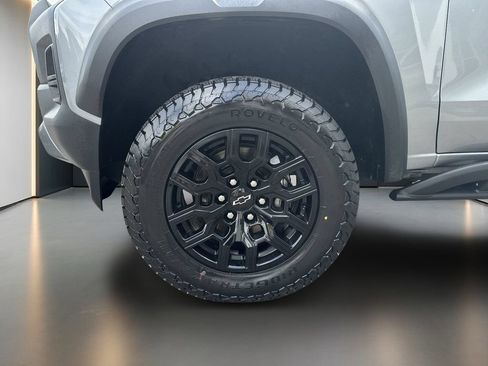 Used 2024 Chevrolet Colorado Trail Boss w/ Technology Package AWD/4WD image 10
