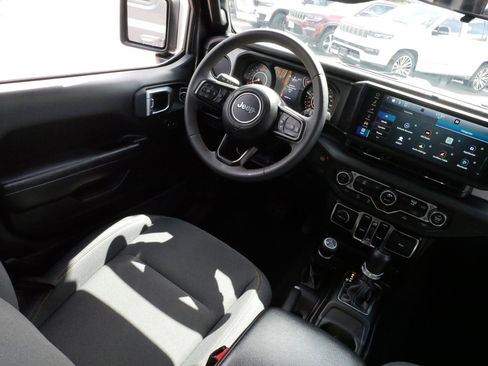 Used 2024 Jeep Wrangler Unlimited Sport AWD/4WD image 9