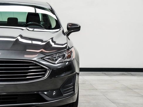 Used 2019 Ford Fusion SE image 4