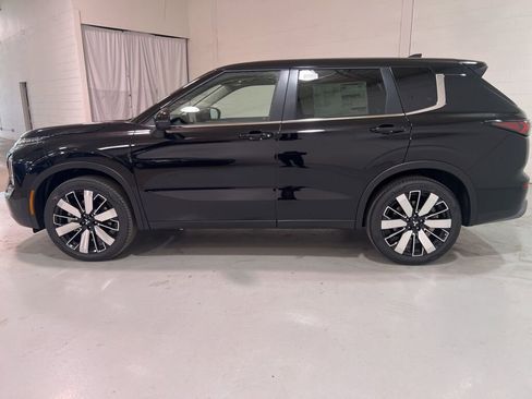 New 2025 Mitsubishi Outlander SE image 6
