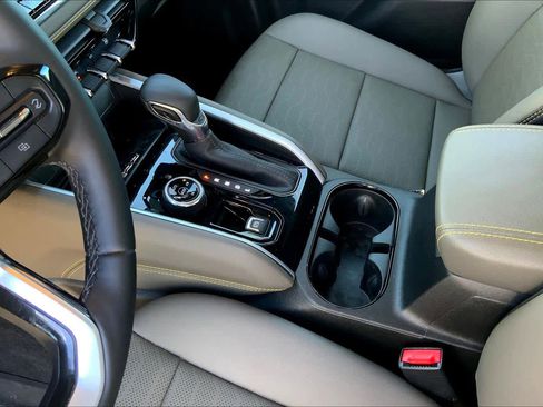 Used 2025 Chevrolet Colorado ZR2 w/ Technology Package image 16