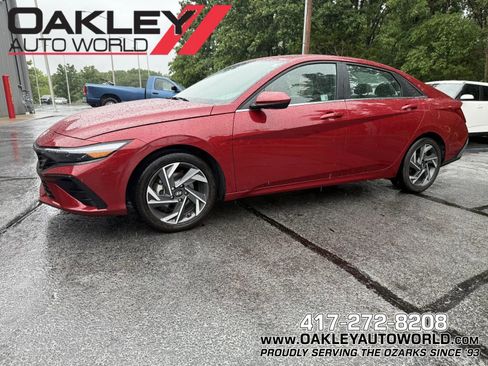 Used 2025 Hyundai Elantra SEL FWD image 1