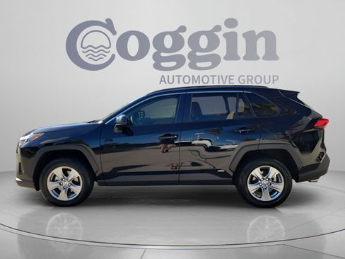 Certified 2025 Toyota RAV4 LE AWD/4WD image 3