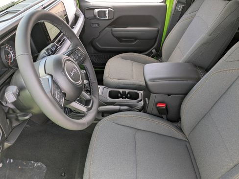 Used 2025 Jeep Wrangler Sport S image 17