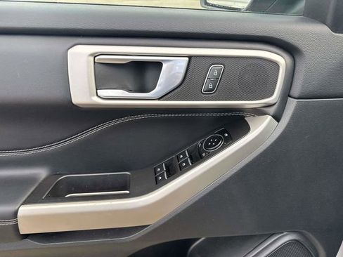 Used 2022 Ford Explorer XLT w/ Equipment Group 202A image 24