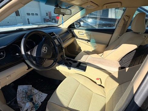 Used 2015 Toyota Camry LE image 11