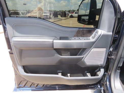 Used 2023 Ford F250 Lariat w/ Lariat Ultimate Package AWD/4WD image 25