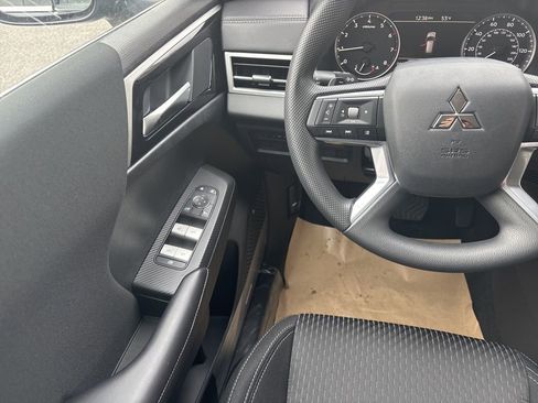 New 2026 Mitsubishi Outlander ES image 19