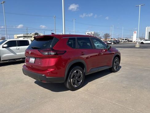 Used 2025 Nissan Rogue SV image 3