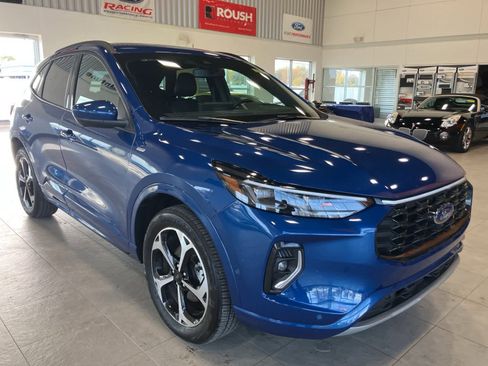 Certified 2023 Ford Escape ST-Line Elite w/ Premium Technology Package image 3