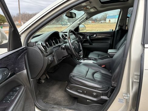 Used 2017 Buick Enclave Leather image 2