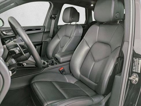 Certified 2025 Porsche Macan S image 5