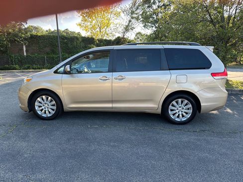 Used 2013 Toyota Sienna LE image 3