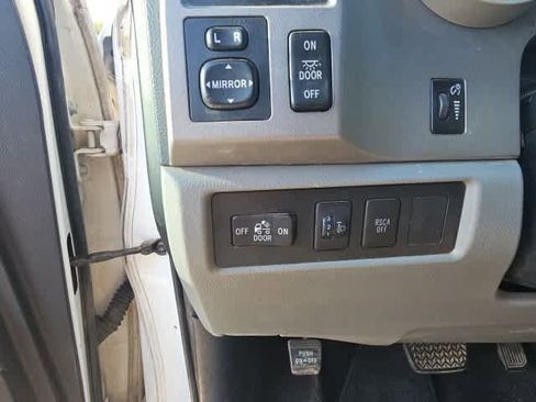 Used 2012 Toyota Tundra 4x4 CrewMax image 10