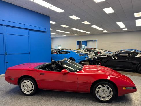 Used 1992 Chevrolet Corvette Convertible RWD image 5