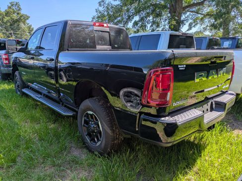 Used 2026 RAM 2500 Laramie AWD/4WD image 4