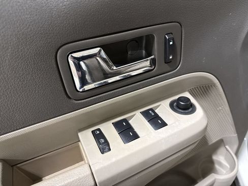 Used 2010 Ford Edge SEL FWD image 19