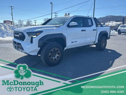 Certified 2025 Toyota Tacoma Trailhunter w/ Tow Tech Package image 32