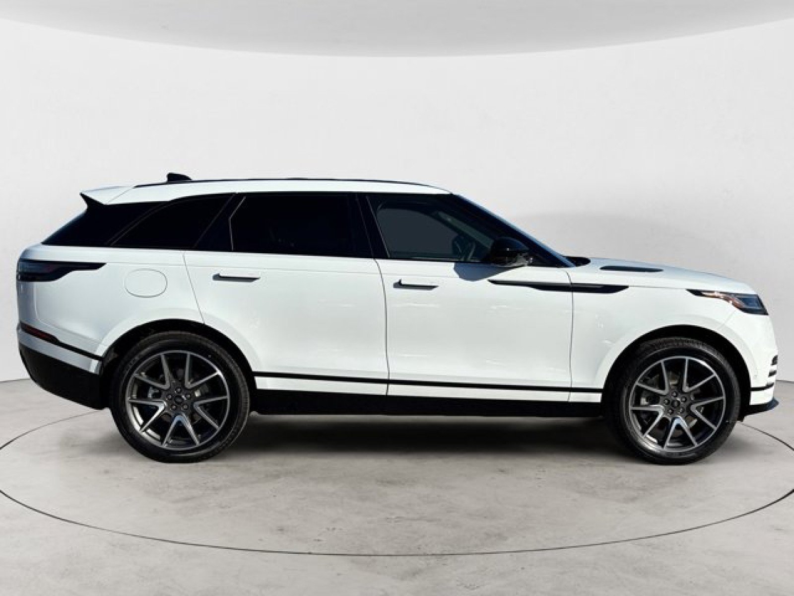 New 2026 Land Rover Range Rover Velar Dynamic SE AWD/4WD image 3