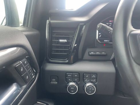 Used 2024 GMC Sierra 1500 AT4 w/ Technology Package AWD/4WD image 12