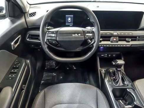 Used 2025 Kia K4 LXS image 16