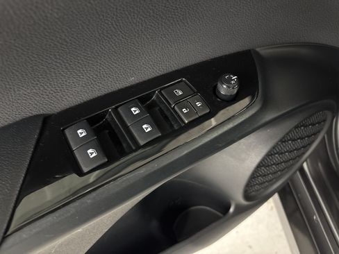 Used 2017 Toyota Prius Prime Advanced w/ Preferred Accessory Package FWD image 13