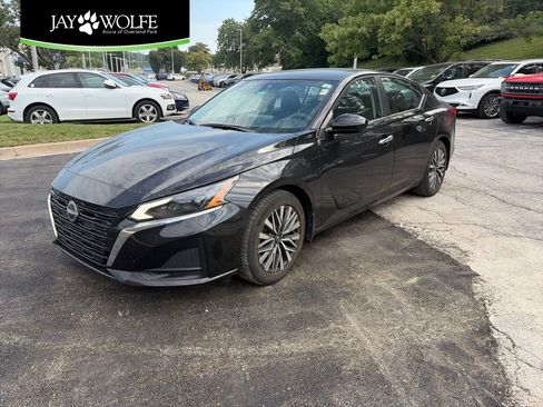 Used 2023 Nissan Altima 2.5 SV w/ SV Premium Package FWD image 1
