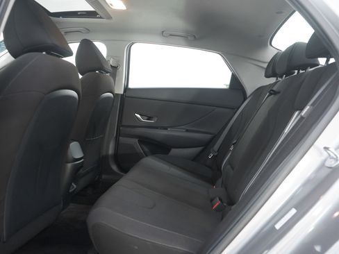 Used 2025 Hyundai Elantra SEL image 17