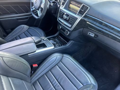 Used 2015 Mercedes-Benz GL 63 AMG 4MATIC image 32