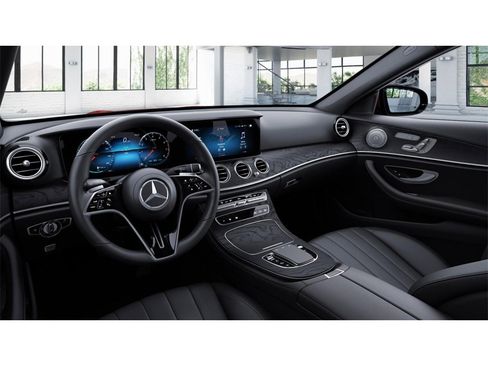 Used 2022 Mercedes-Benz E 350 4MATIC Sedan image 3