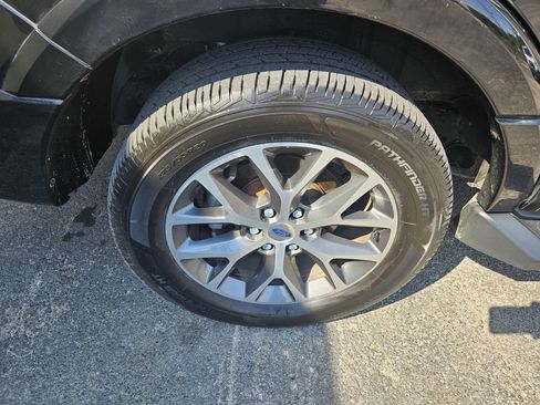 Used 2016 Ford Expedition XLT w/ Equipment Group 202A image 28