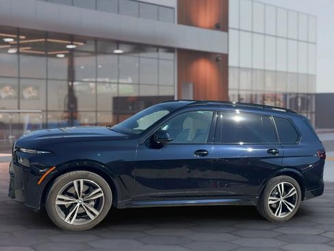 Used 2025 BMW X7 xDrive40i w/ M Sport Package AWD/4WD image 3