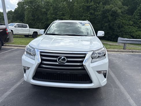 Used 2019 Lexus GX 460 Premium AWD/4WD image 2