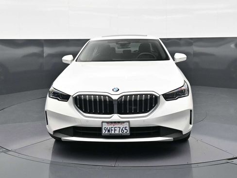 Used 2026 BMW 530i RWD image 2