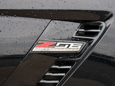 Used 2016 Chevrolet Corvette Z06 w/ 3LZ Preferred Equipment Group image 8