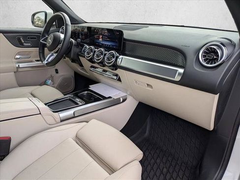 Used 2025 Mercedes-Benz GLB 250 image 20