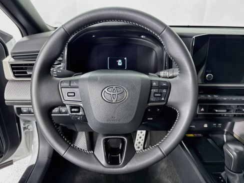 Used 2025 Toyota Camry SE AWD/4WD image 11