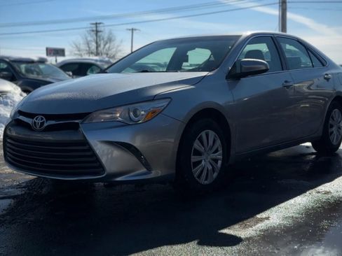 Used 2017 Toyota Camry LE FWD image 6
