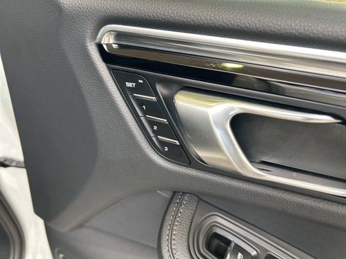 Used 2024 Porsche Macan image 25