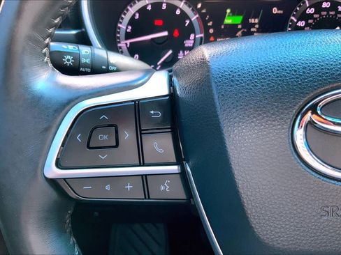Used 2022 Toyota Highlander XSE FWD image 24
