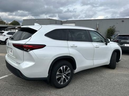 Used 2023 Toyota Highlander XLE image 8