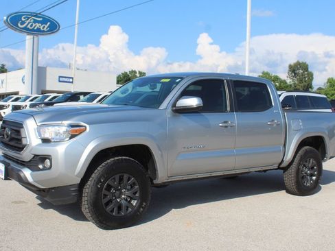 Used 2023 Toyota Tacoma SR5 w/ Technology Package AWD/4WD image 2